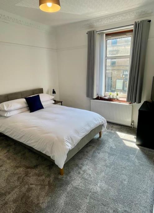 Large 2 Bed Near Glasgow Airport Paisley Eksteriør billede