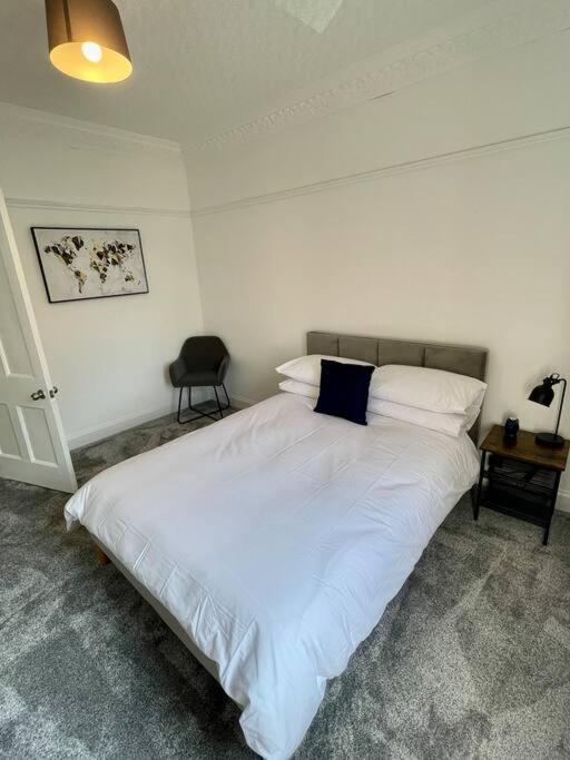 Large 2 Bed Near Glasgow Airport Paisley Eksteriør billede