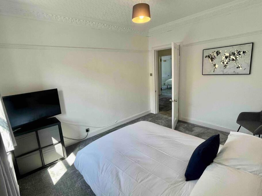 Large 2 Bed Near Glasgow Airport Paisley Eksteriør billede